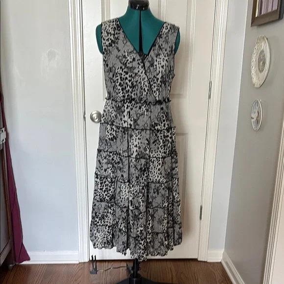 Style & Co Black and White V-Neck Sleeveless Midi Dress - Picture 1 of 5